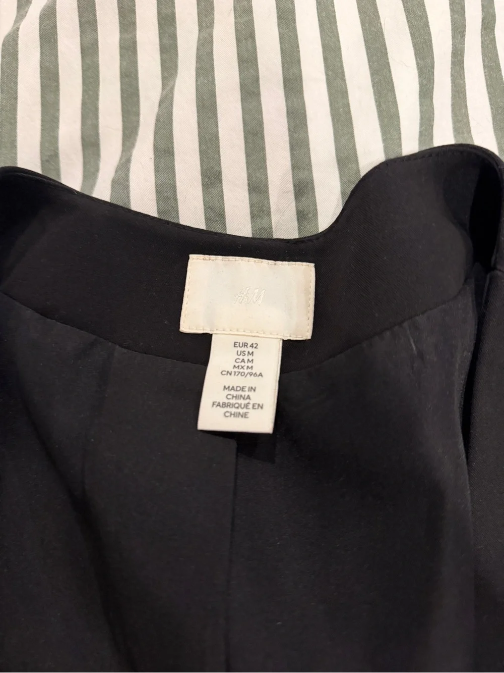 H&M Black Tailored Vest with V-Neck - Picture 5 of 5